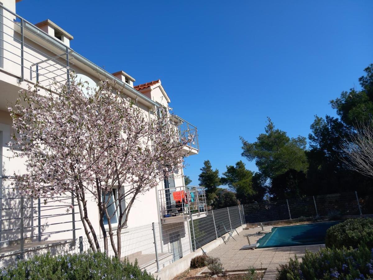 25 King'S Landing In Supetar Apartment Exterior foto